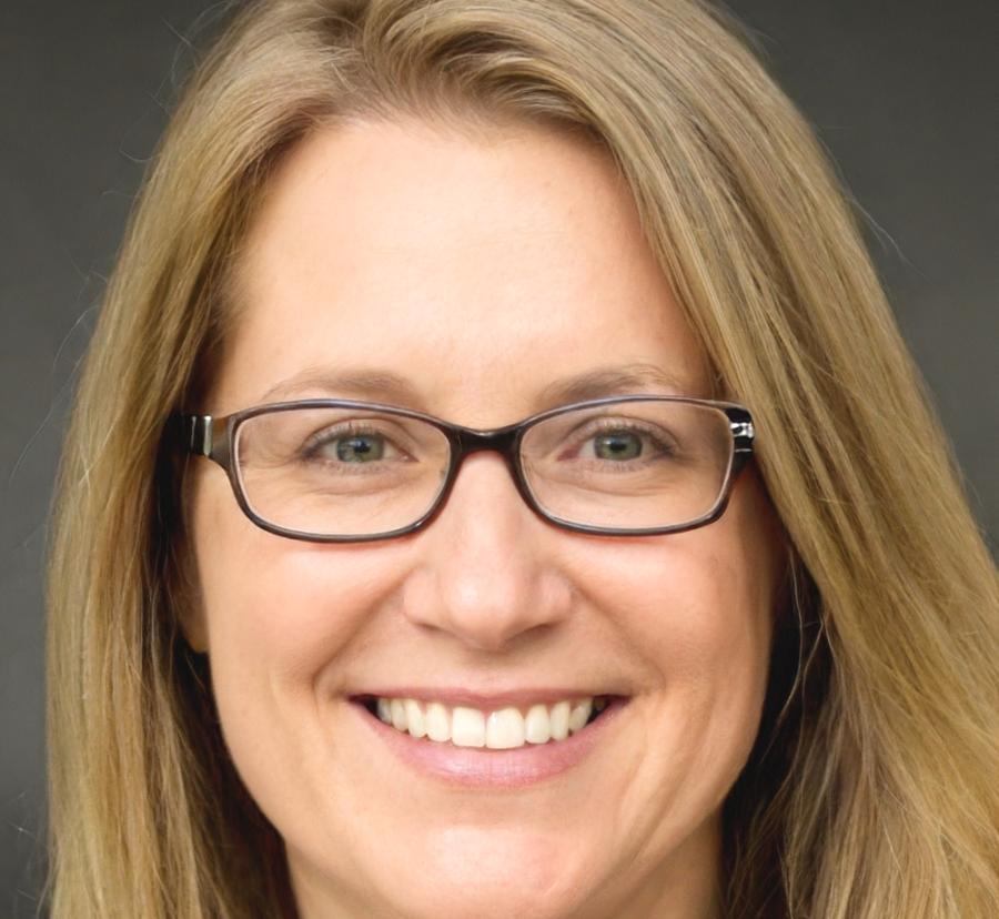 Portrait d'Élise Moreau, experte en photographie conceptuelle